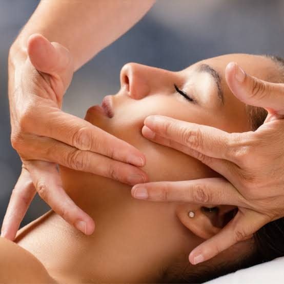 Sculpting facial cu maderoterapie + masaj cervico-capilar